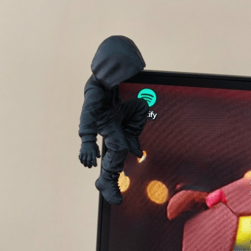Patung Mini Alien Hoodie Climb - Retro Gaming Desk ulasan dan harga